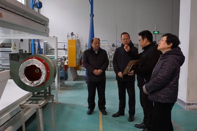 九三学社南通市委主委季红星带队走访入社积极分子吴子豹企业，聚焦环保材料研发新动能